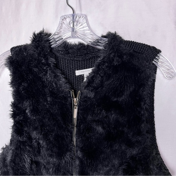 Maurices | Black Faux Fur Thermal Knit Zip Front Cinched Waist Vest, Medium - Picture 3 of 10